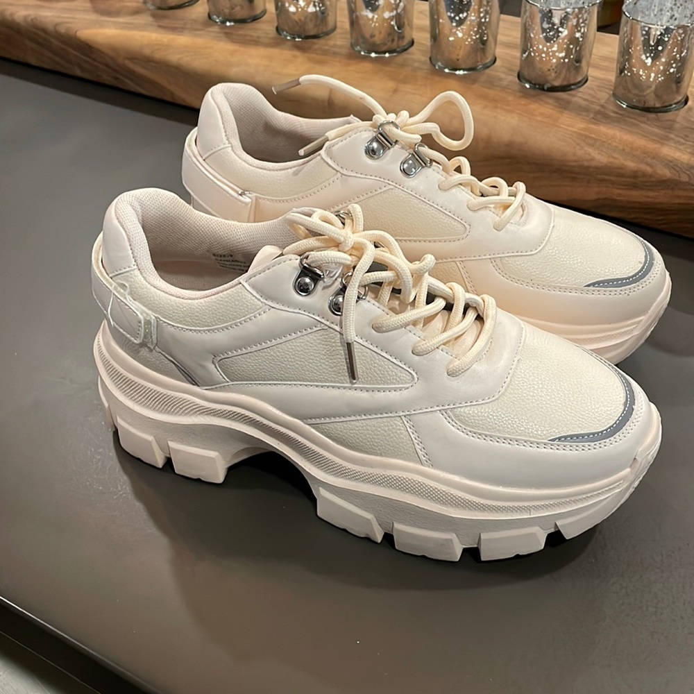 Berness Arial Beige Sneakers - Picture 3 of 8